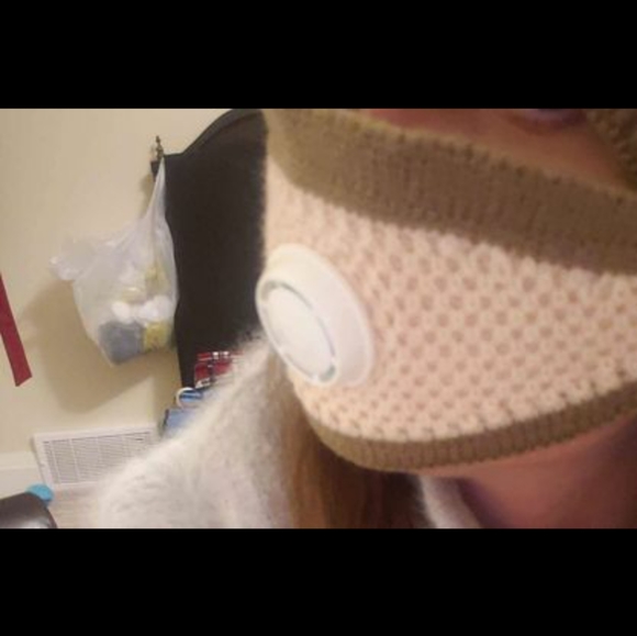 Hat and neckwarmer with an added face mask - Picture 4 of 4